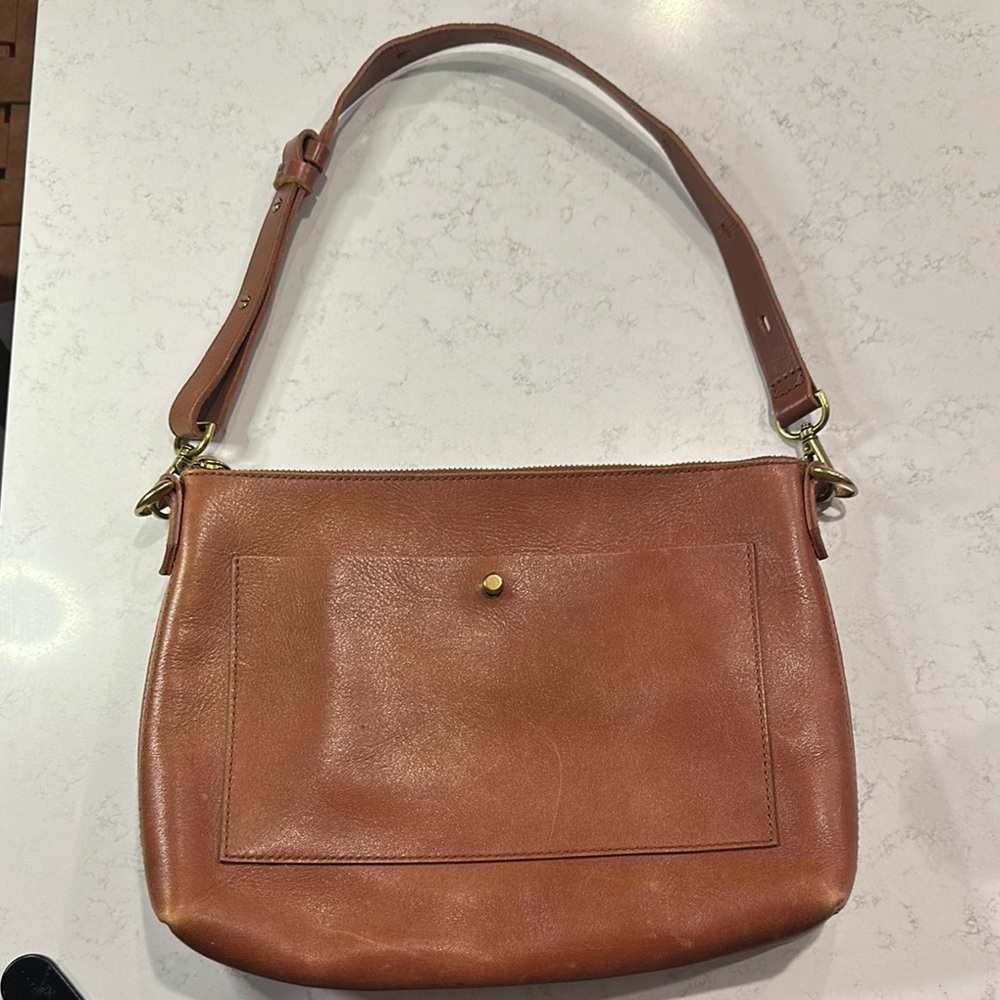 Madewell medium transport shoulderTan Leather Shoulder Bag with Adjustable Strap